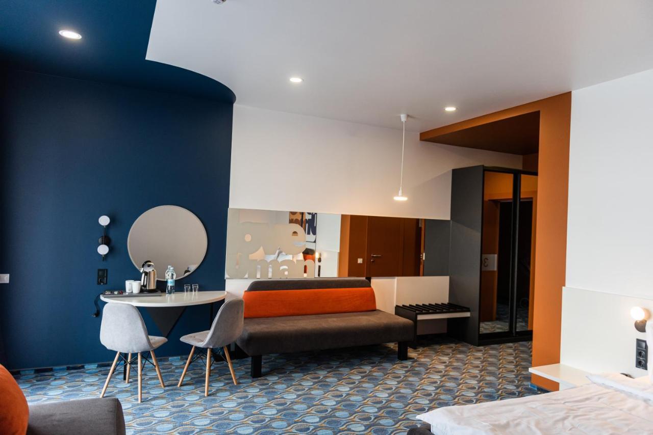 Lomo Hotel אומן מראה חיצוני תמונה