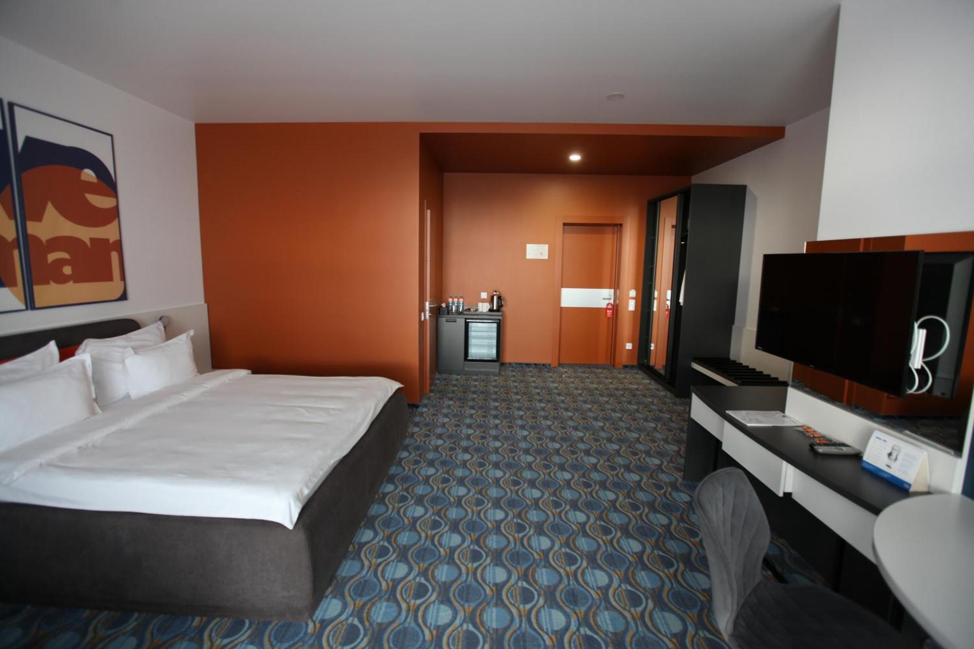 Lomo Hotel אומן מראה חיצוני תמונה