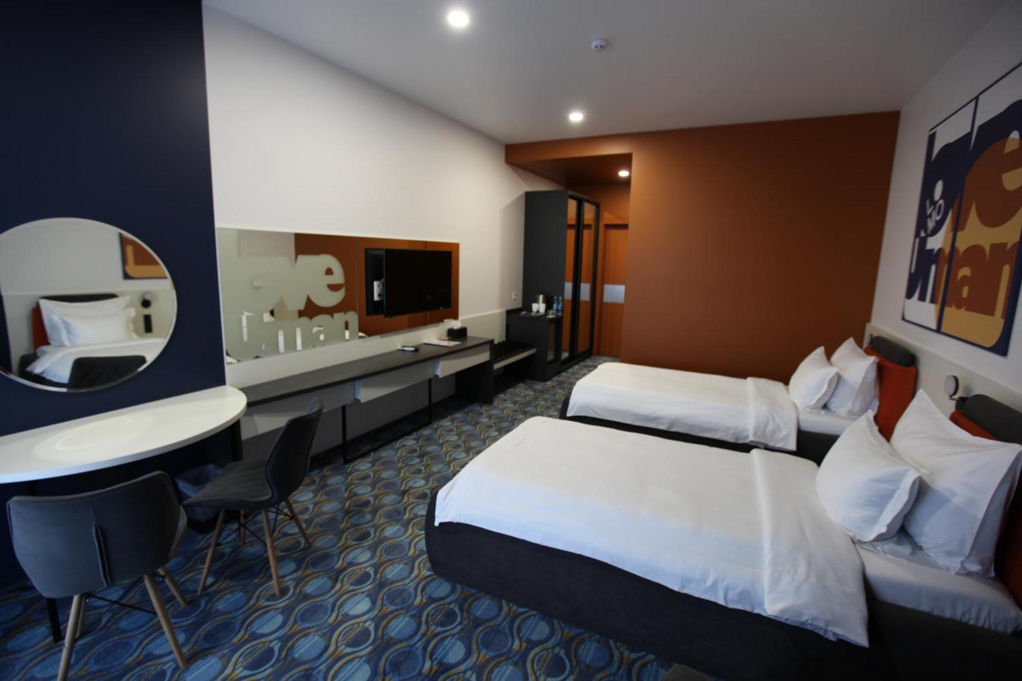Lomo Hotel אומן מראה חיצוני תמונה