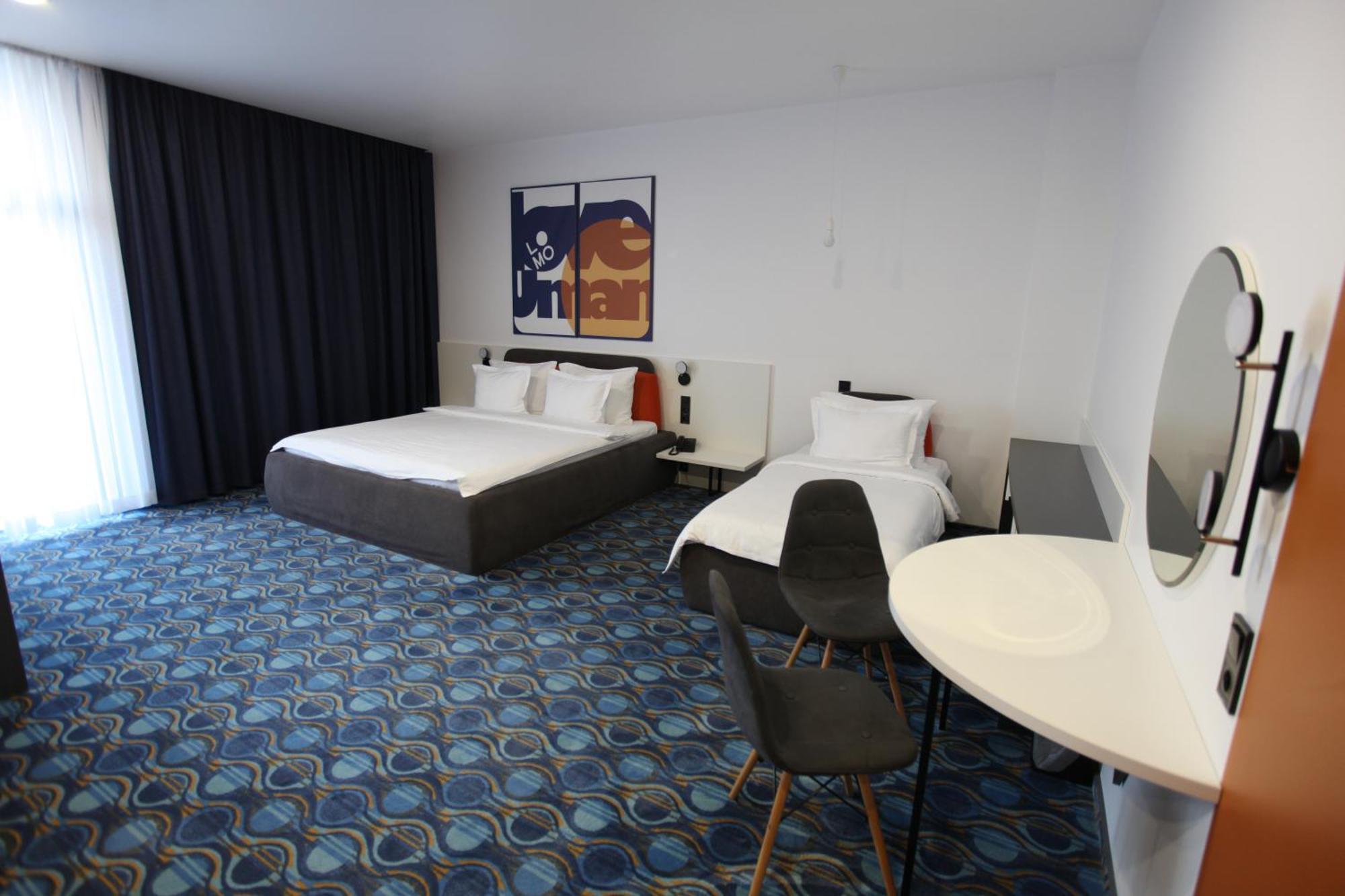 Lomo Hotel אומן מראה חיצוני תמונה